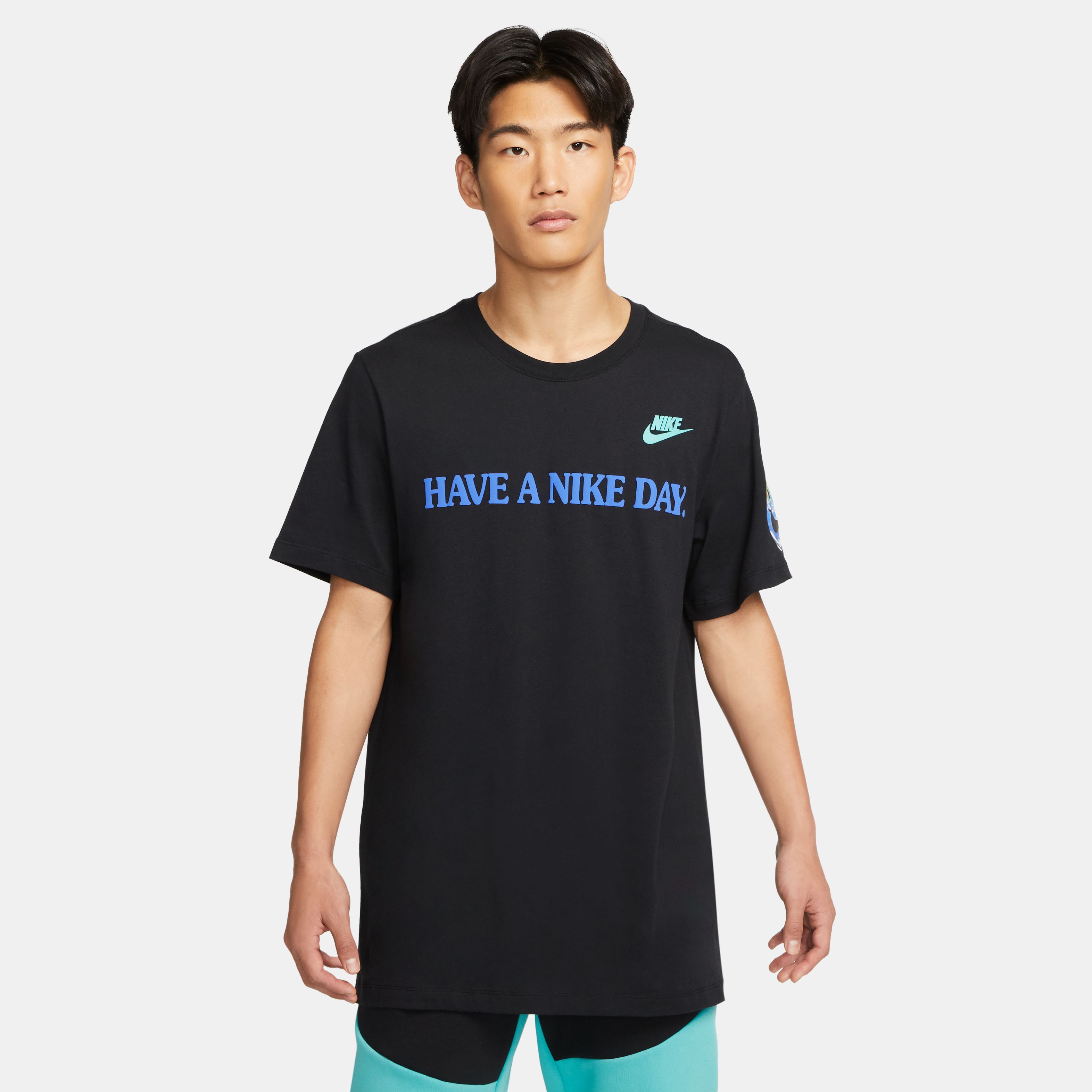 NIKE M NSW TEE ESS+ STMT4 DM6397-010